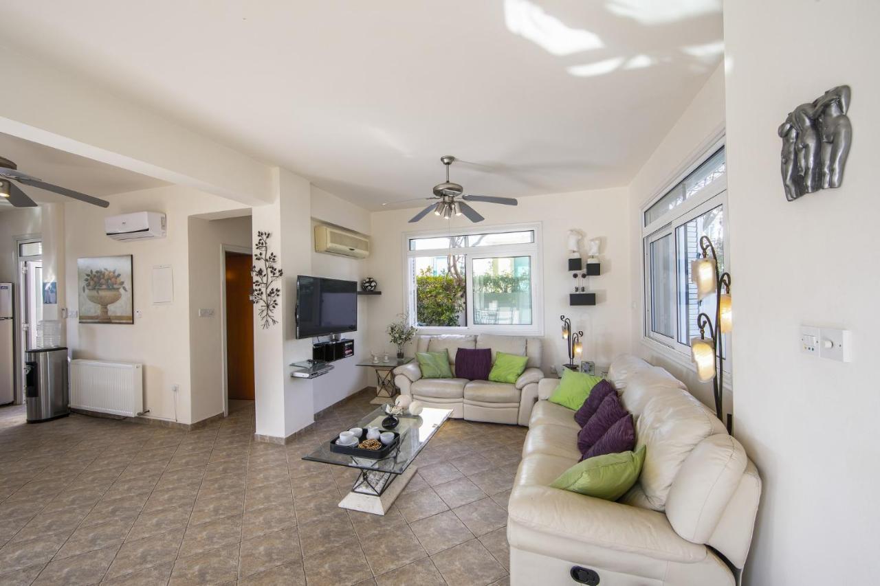 Villa Mesogeios 39 Paralimni Exterior photo
