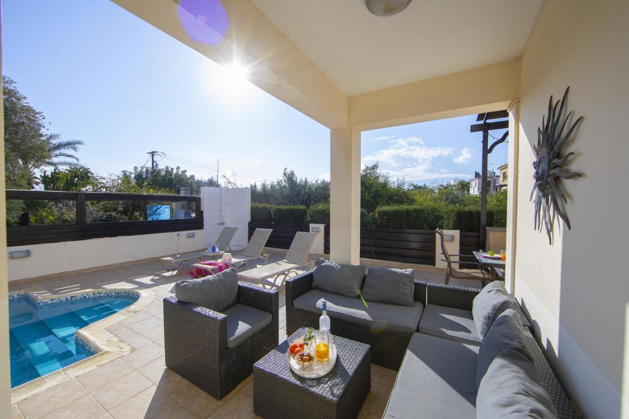 Villa Mesogeios 39 Paralimni Exterior photo