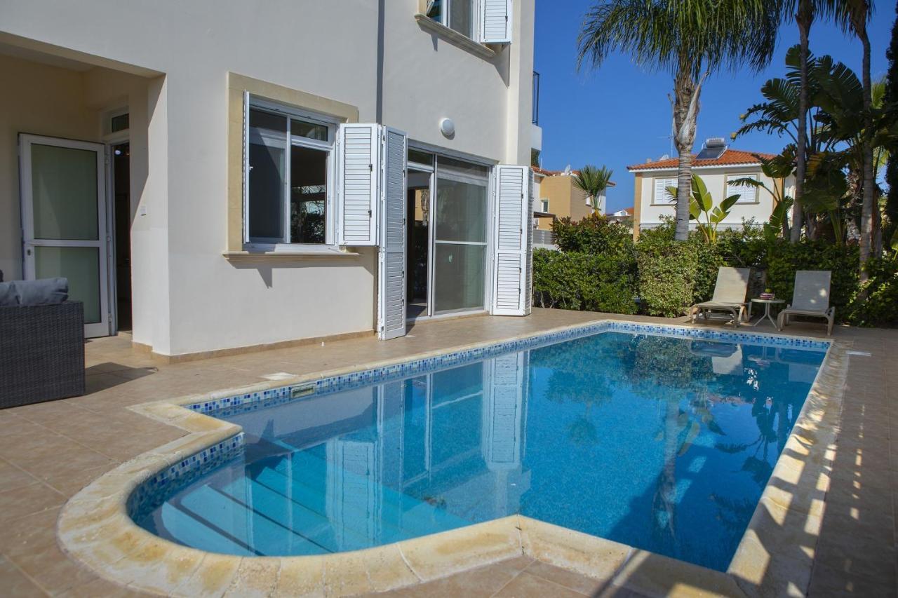 Villa Mesogeios 39 Paralimni Exterior photo