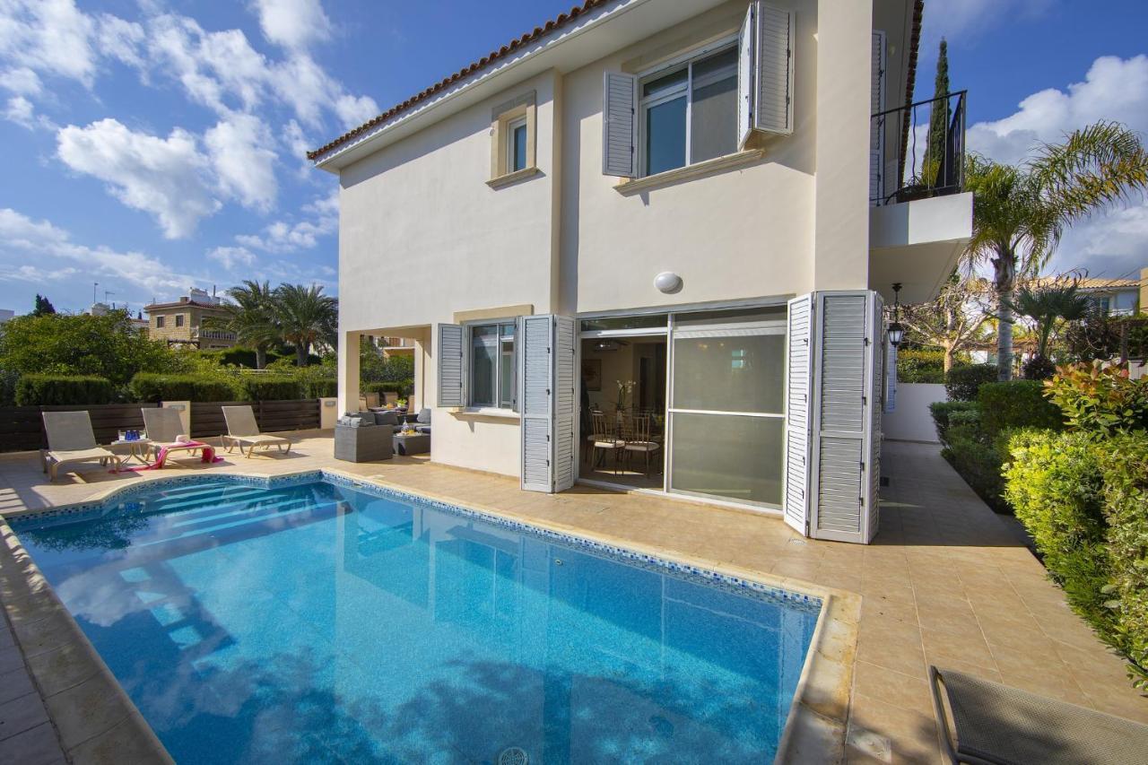 Villa Mesogeios 39 Paralimni Exterior photo