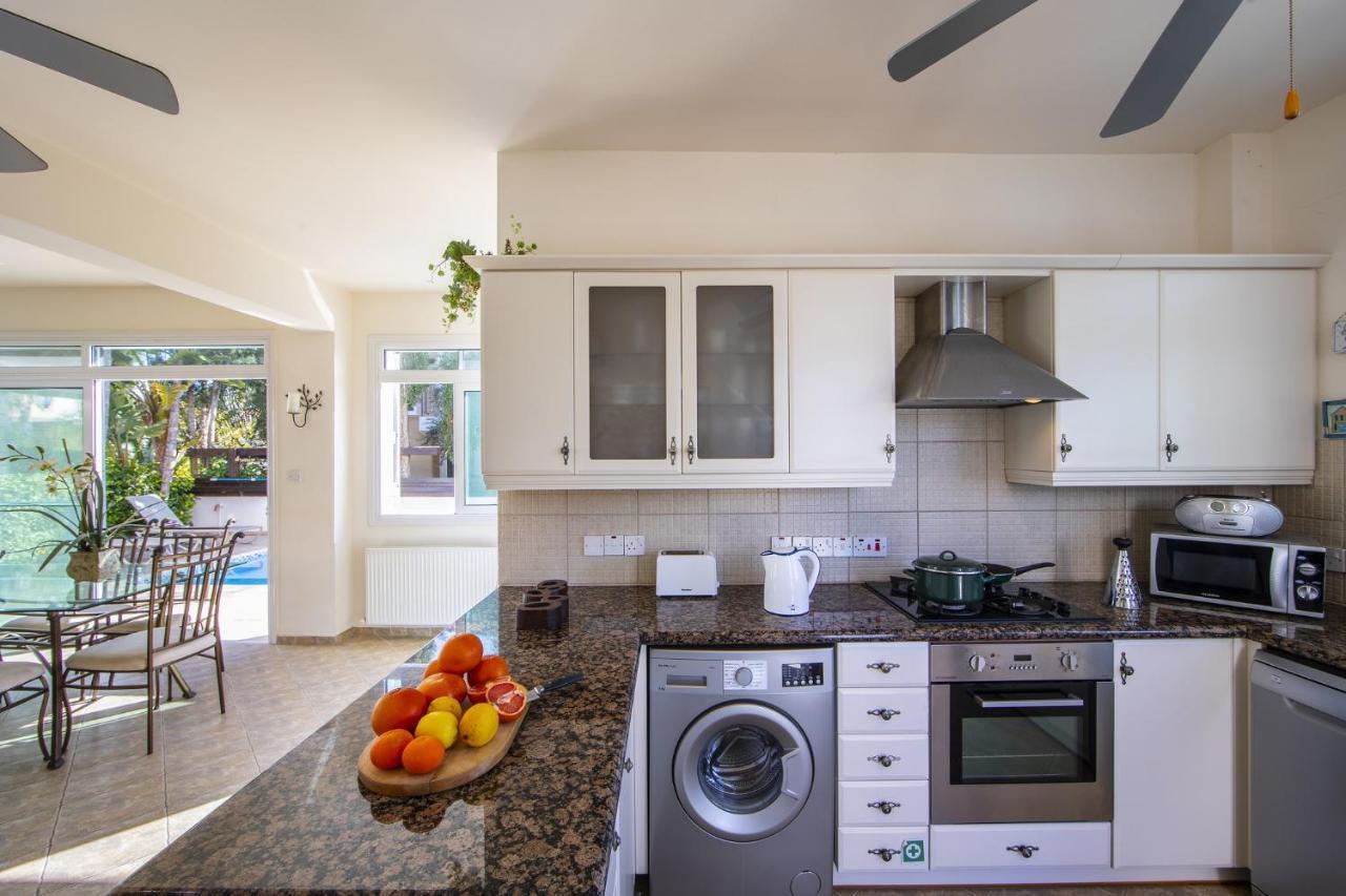 Villa Mesogeios 39 Paralimni Exterior photo