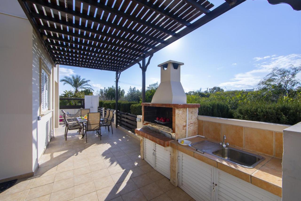 Villa Mesogeios 39 Paralimni Exterior photo