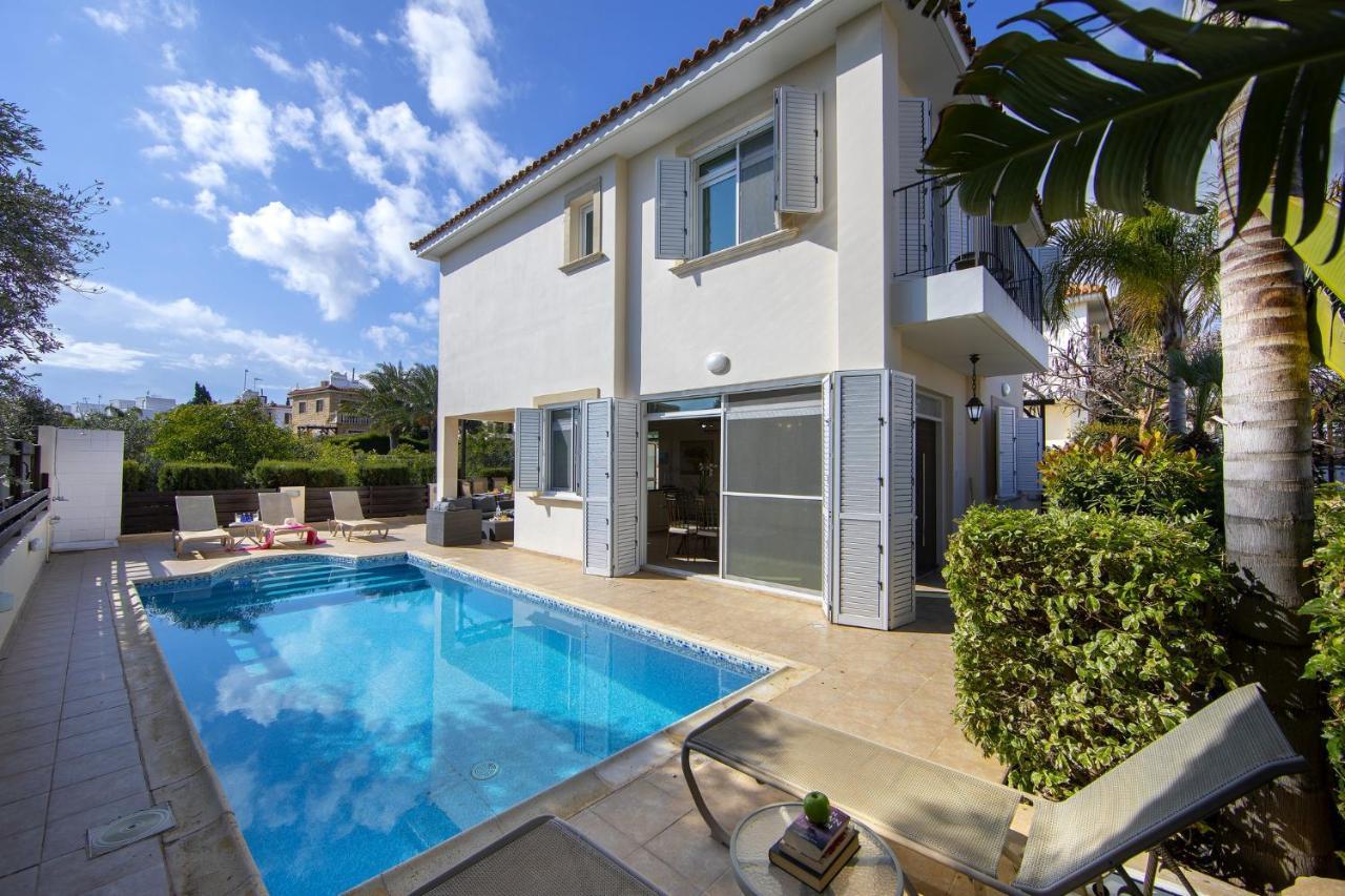 Villa Mesogeios 39 Paralimni Exterior photo
